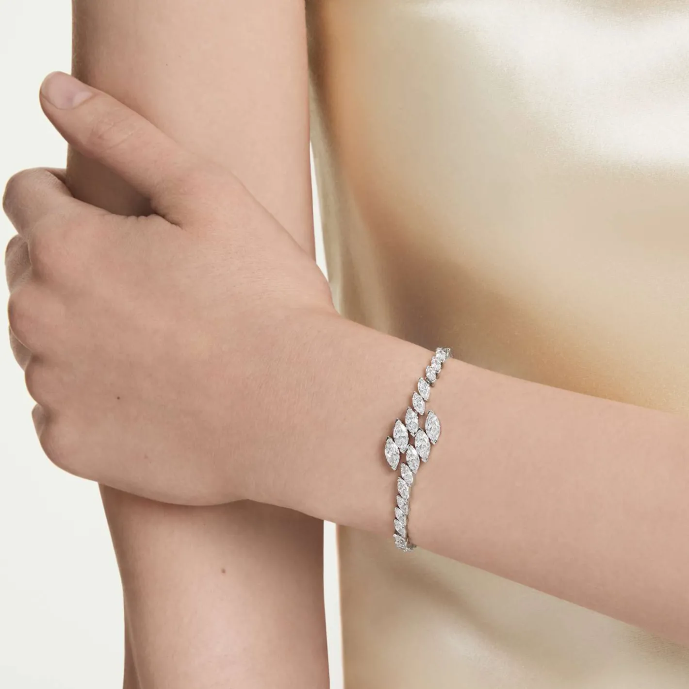 Mesmera Armband